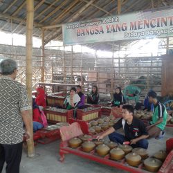 Melestarikan budaya bangsa